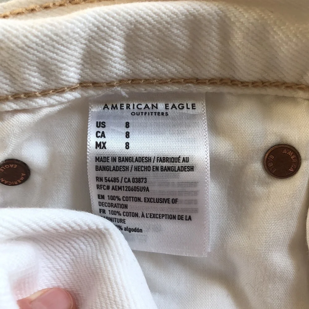 American eagle 90’s boyfriend short white sz 8